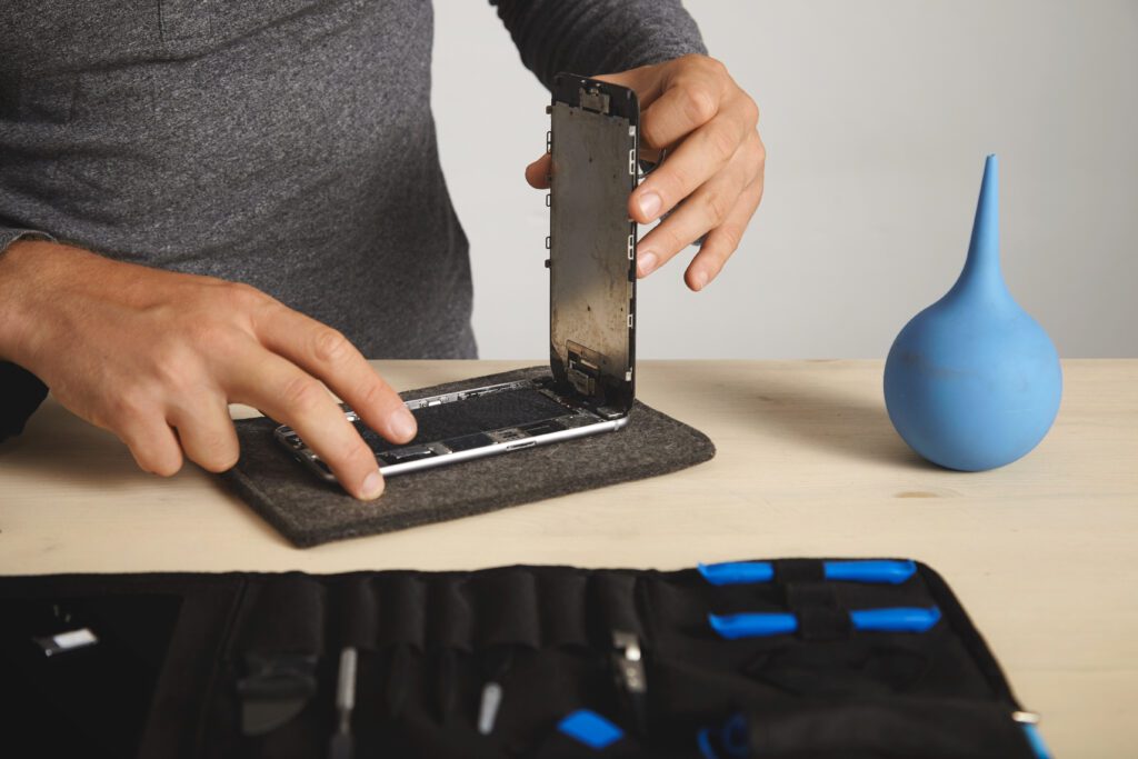 mobile phone repair shop technician