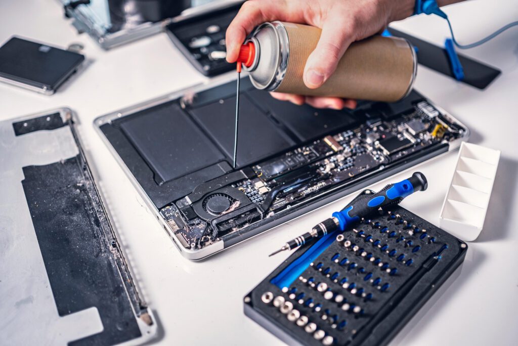 Macbook tear down from Apple expert