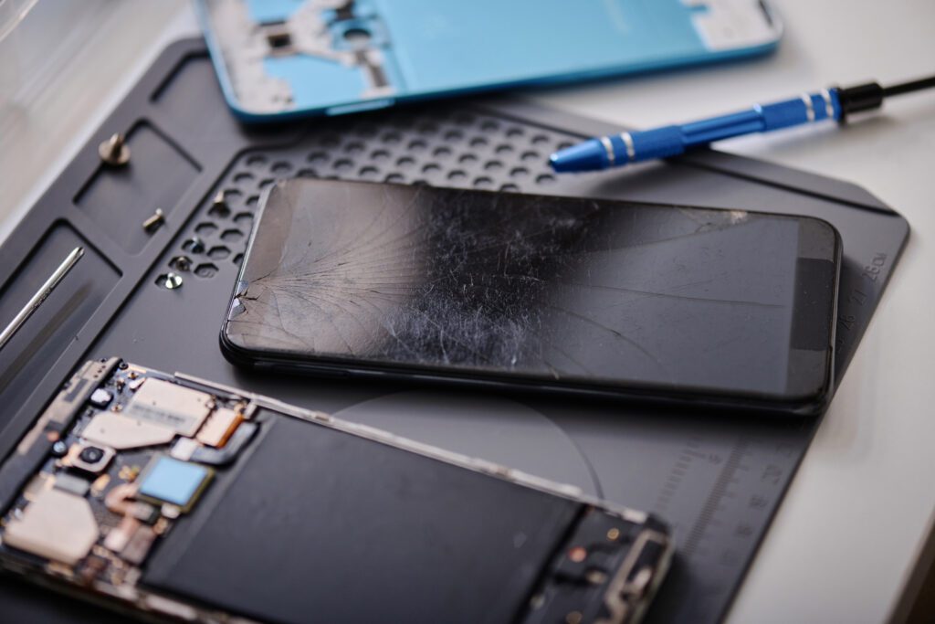 broken Samsung phone screen